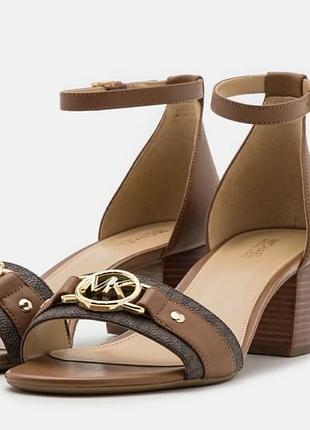 Жіночі босоніжки michael kors rory flex sandal у фірмовому коричневому забарвленні (luggage/brown).розмір:37,5;38.матеріал: шкіра