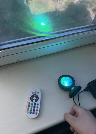 Проєктор rgb з пультом керування, живлення usb