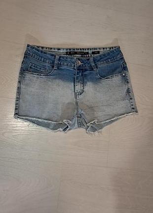 Стильные светлые укороченные джинсовые шорты skinny с эффектом омбре, размер s