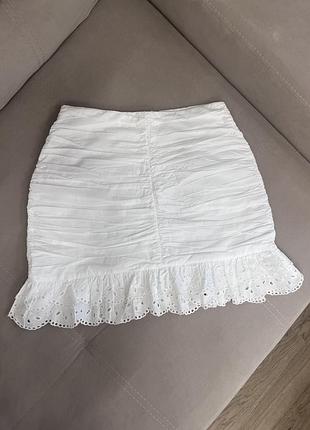 Белая юбка zara идет на м