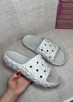 Оригінальні шльопанці crocs
