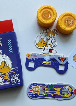 Іграшка сонік на скейті з маку sonic