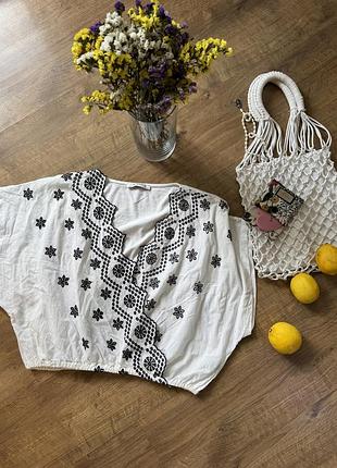 Блуза з етнічною вишивкою zara trafaluk