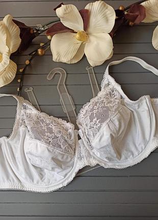 Классный бюстгальтер с мягкими чашечками 42dd/95е