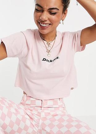 Рожева кроп-футболка dickies з логотипом