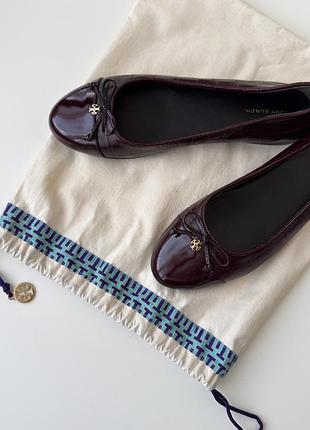 Шкіряні оригінальні бордові балетки tory burch cap toe ballet flats deep burgundy 39,5 кожаные балетки бордовые с тиснением под крокодила новые