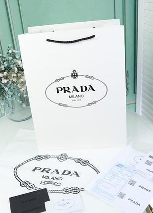 Фирменная упаковка prada, упаковка на подарок. подарочная брендовая упаковка прада