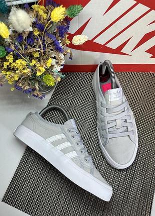 Оригінальні кросівки adidas