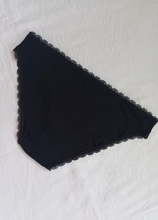 Нові котонові жіночі трусики бренду c&a  декоровані мереживом  uk  12   eur  40