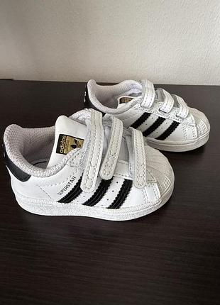 Дитячі кросівки adidas 19