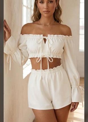 Костюм женский boohoo белый с шортами