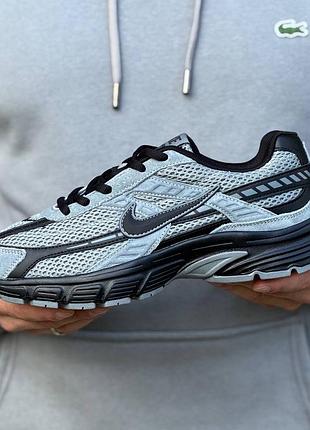 Nike initiator 8