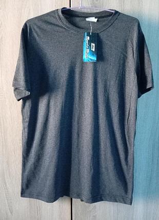 Нова чоловіча футболочка 44