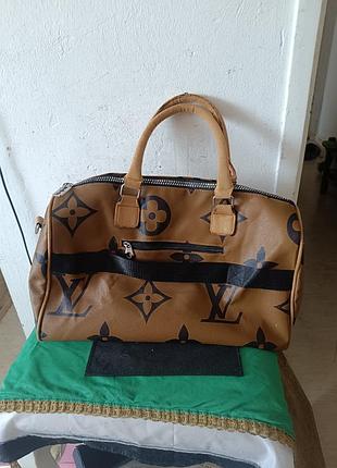 Сумка женская ручной клади фирмы louis vuitton в хорошем состоянии все целое сроки отправки уточняйте я не всегда бываю дома