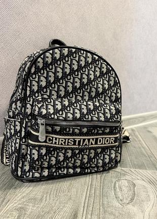 Рюкзак в стилі dior. стан ідеальний.