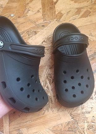 Оригінальні шльопанці crocs j3