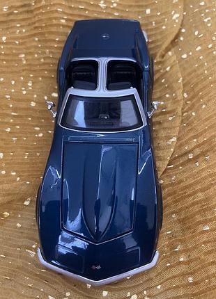 Колекційна модель 1970 chevrolet corvette stingray t-top (c3) | масштаб 1:24