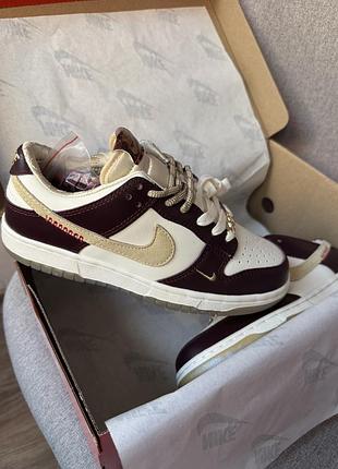 Nike dunk low lx maroon white трендові жіночі кросівки найк данк бордові