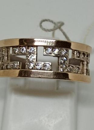 Серебряная кольца с фианитами и золотой пластиной.
