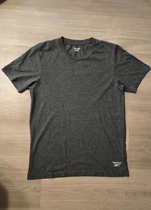 Футболка від бренду reebok