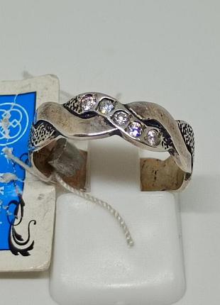 Серебряная кольца с фианитами.