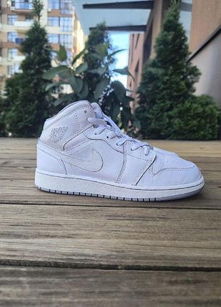 Кросівки jordan. jordan. nike air jordan. кросівки 37.5 розмір. кросівки. білі кросівки. високі кросівки. кросівки