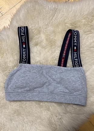 Сірий топ на широких бретелях від tommy hilfiger в розмірі xs