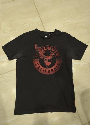 Футболка от levis