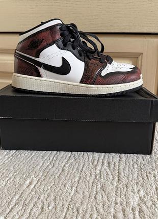 Nike air jordan 1 mid se wear away chicago 37р 24см