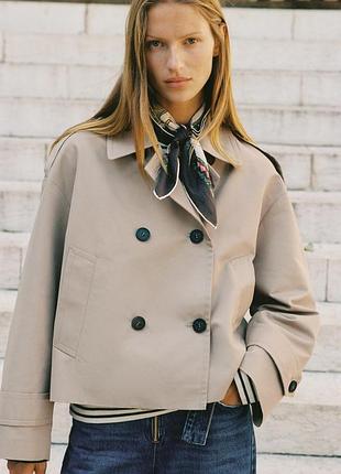 Базовый тренч от бренда zara