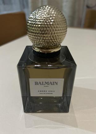 Це флакон парфумерної води ambre gris від бренду balmain.флакон має об'єм 75 мл