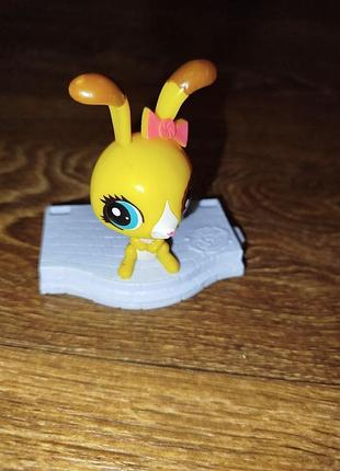 Коллекционные фигурки littlest pet shop hasbro mcdonal's 2015 комплект из 2 штук