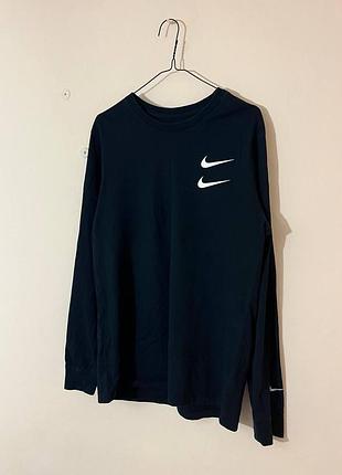 Оригінальний лонгслів nike з великим логотипом на спині, свушами спереду і на рукаві