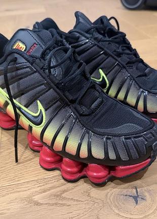 Оригінальні кросівки nike shox