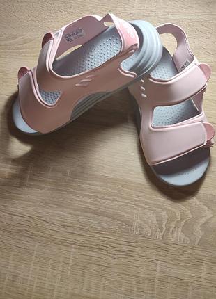 Стильные детские сандалии adidas в нежно-розовом цвете 🌸