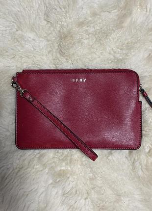Червоний клатч-гаманець від dkny