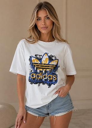 Біла футболка adidas