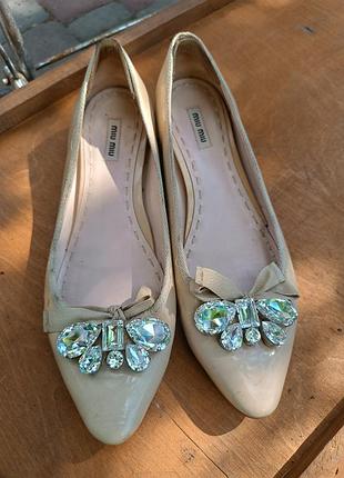 Брендовые лакированные балетки miu miu с большими кристаллами swarovski, оригинал, р. 40