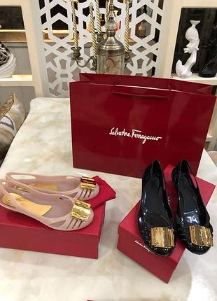 Жіночі балетки-желе от salvatore ferragamo