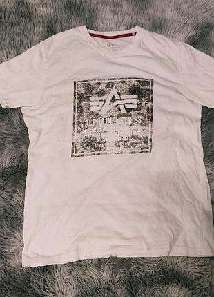 Футболка от бренда alpha industries