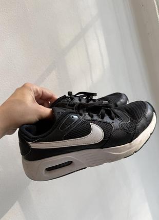 Оригінальні кросівки nike чорні з білим 36,5 23,5 см