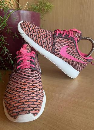 Кросівки nike roshe розмір 37,5 устілка 23,5 см.