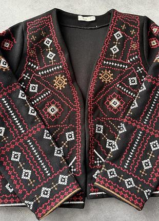 Піджак з українською вишивкою