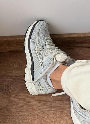 Кроссовки женские nike zoom vomero 5 серебристые