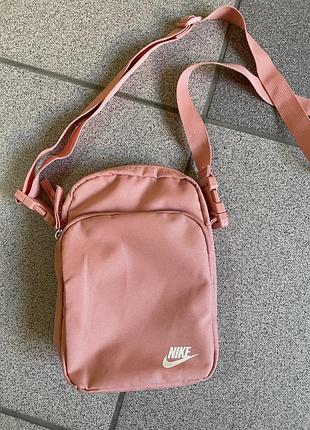 Сумка через плече nike,ніжно персикового кольору, стан нової.