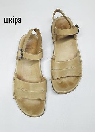 Шкіряні бежеві сандалі босоніжки clark's