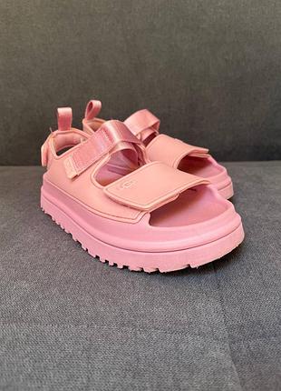 Рожеві босоніжки ugg
