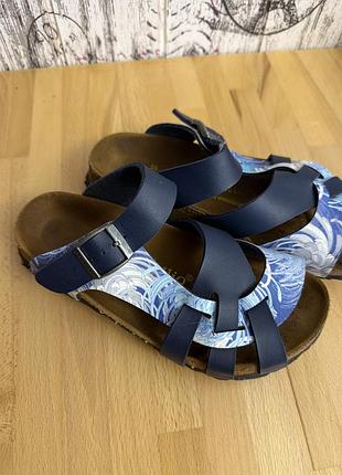 Шльпанці під birkenstock