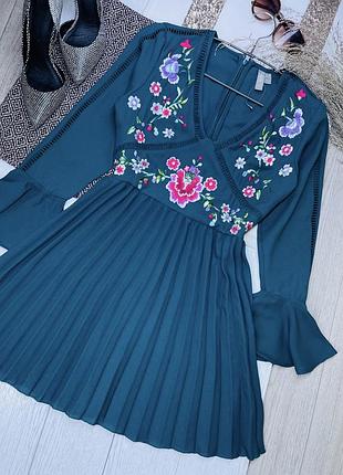 Нова літня сукня asos xs смарагдова сукня з вишивкою коротке плаття пліссе вишита сукня
