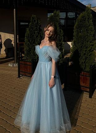 Голубое платье на выпуск